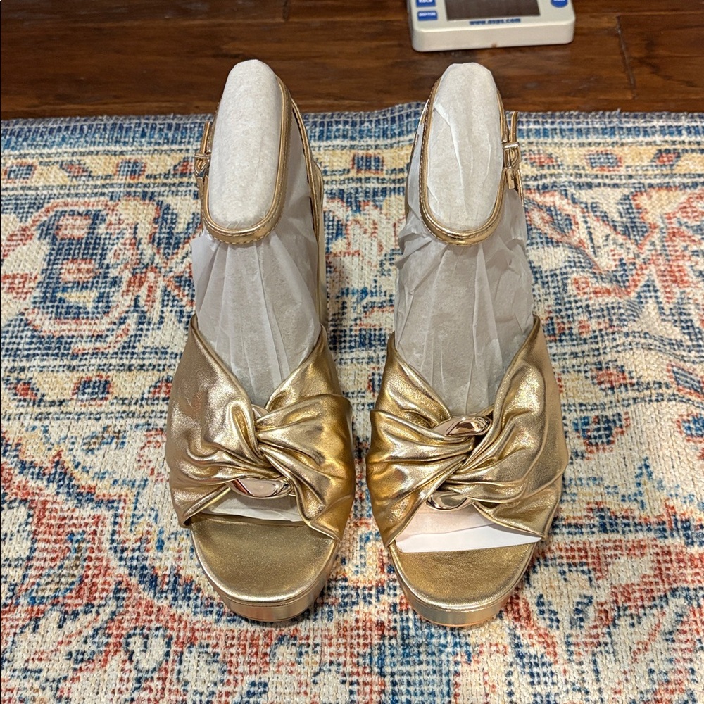 Vince Camuto Phebie Platform Heels in Egyptian Gold SZ 10 NIB
